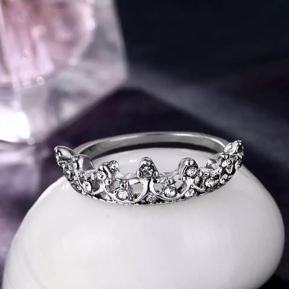 Crystal Crown Ring - Picture 2 of 6